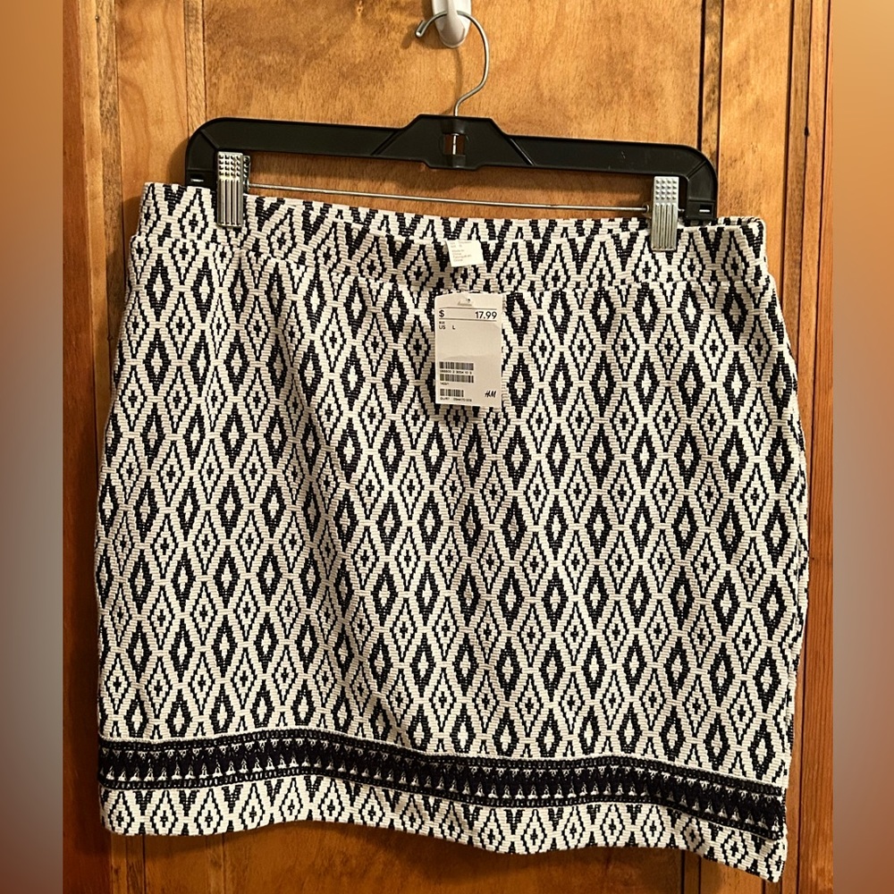 NWT H&M black and white diamond shape boho short skirt